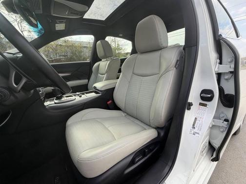 Moonlight White 2015 INFINITI Q70 3.7