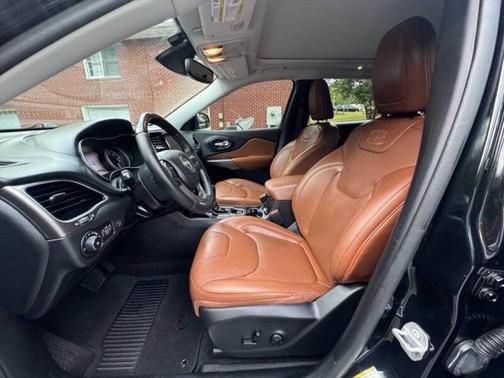 2019 Jeep Cherokee Overland