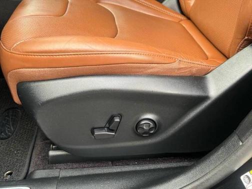 2019 Jeep Cherokee Overland