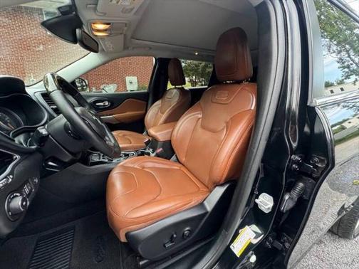 2019 Jeep Cherokee Overland