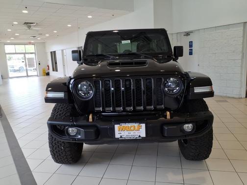 Black Clearcoat 2023 Jeep Wrangler Rubicon 392