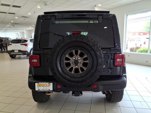 Black Clearcoat 2023 Jeep Wrangler Rubicon 392