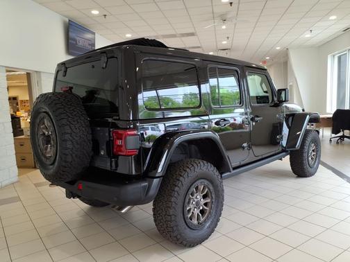 Black Clearcoat 2023 Jeep Wrangler Rubicon 392