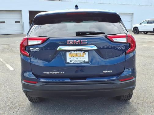 Marine Metallic 2023 GMC Terrain SLE
