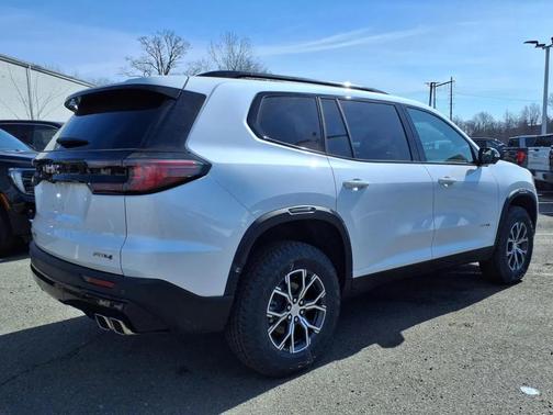 2025 GMC Acadia AWD AT4