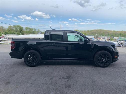 SHADOW BLACK 2025 Ford Maverick Lobo