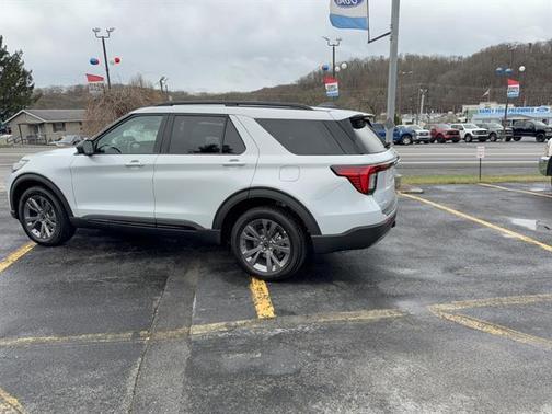 SPACE WHITE METALLIC 2026 Ford Explorer Active