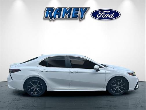 Ice Cap 2023 Toyota Camry SE