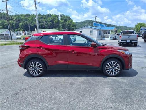 2022 Nissan Kicks SV