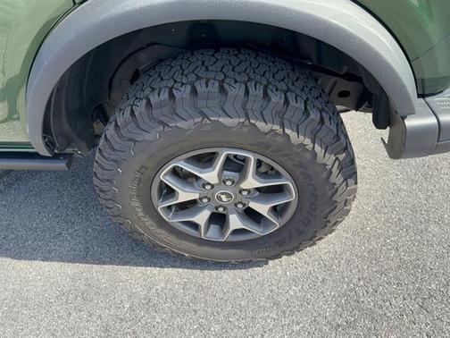 ERUPTION GREEN METALLIC 2025 Ford Bronco Badlands
