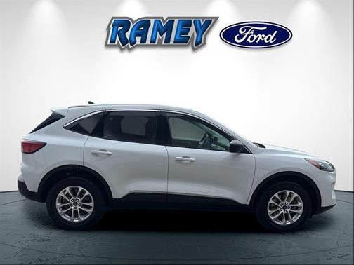 OXFORD WHITE 2022 Ford Escape SE