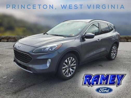 2022 Ford Escape Titanium