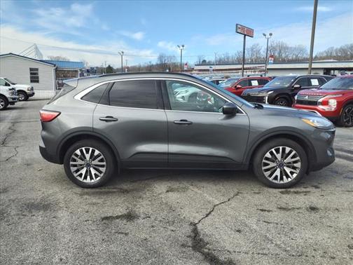 2022 Ford Escape Titanium