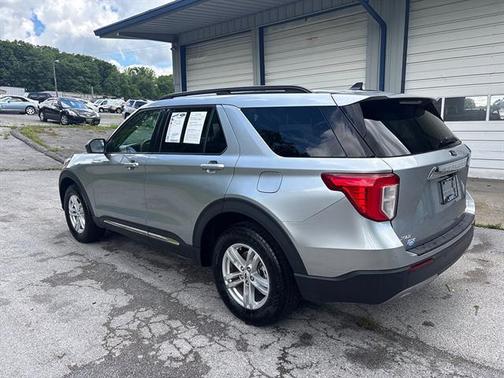 ICONIC SILVER METALLIC 2024 Ford Explorer XLT