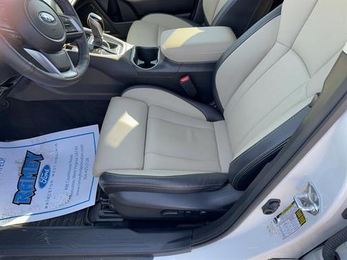 Crystal White Pearl 2025 Subaru Outback Limited