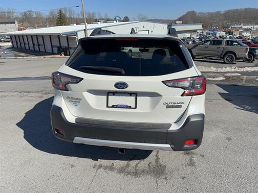 Crystal White Pearl 2025 Subaru Outback Limited