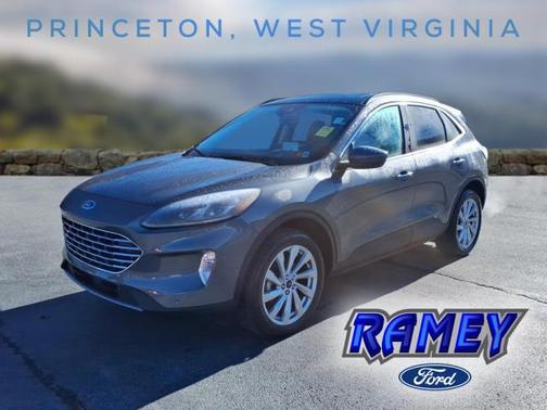 2022 Ford Escape Titanium