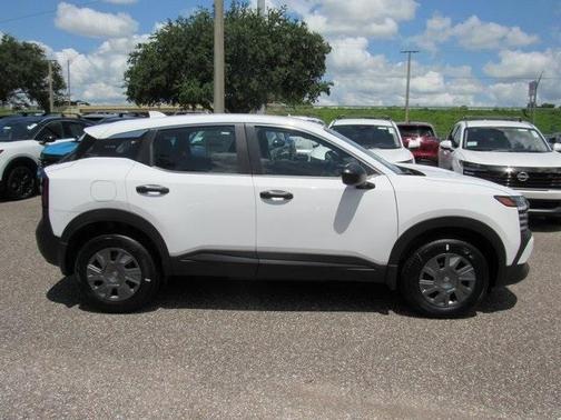 2025 Nissan Kicks S
