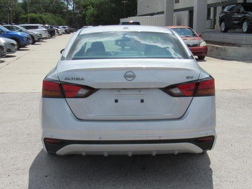 Brilliant Silver Metallic 2024 Nissan Altima 2.5 SV