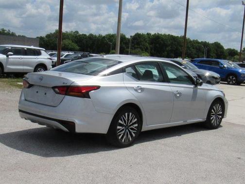 Brilliant Silver Metallic 2024 Nissan Altima 2.5 SV