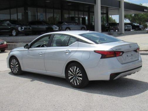 Brilliant Silver Metallic 2024 Nissan Altima 2.5 SV