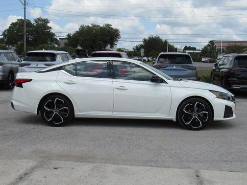 Pearl White Tri-Coat 2024 Nissan Altima 2.5 SR