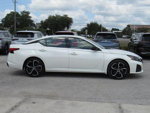 Pearl White Tri-Coat 2024 Nissan Altima 2.5 SR