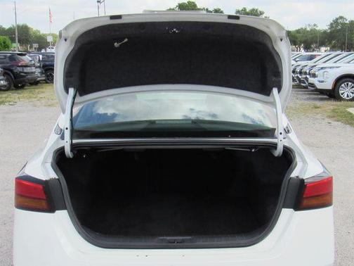 Pearl White Tri-Coat 2024 Nissan Altima 2.5 SR
