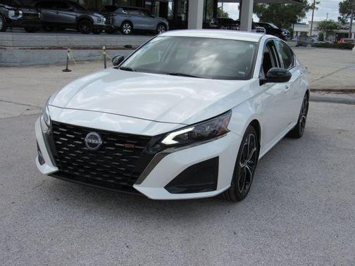 Pearl White Tri-Coat 2024 Nissan Altima 2.5 SR