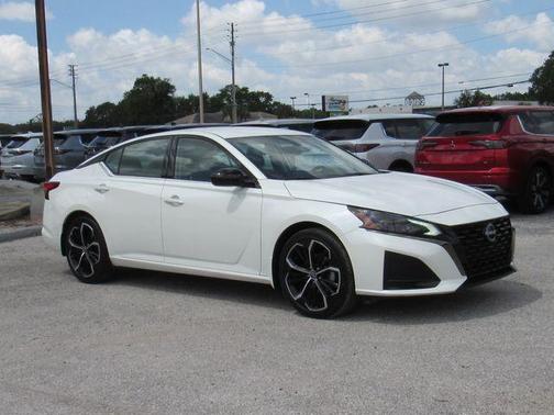 Pearl White Tri-Coat 2024 Nissan Altima 2.5 SR