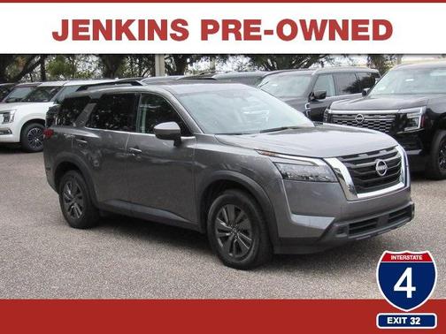 2024 Nissan Pathfinder SV