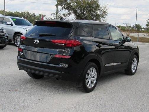 2021 Hyundai TUCSON SE