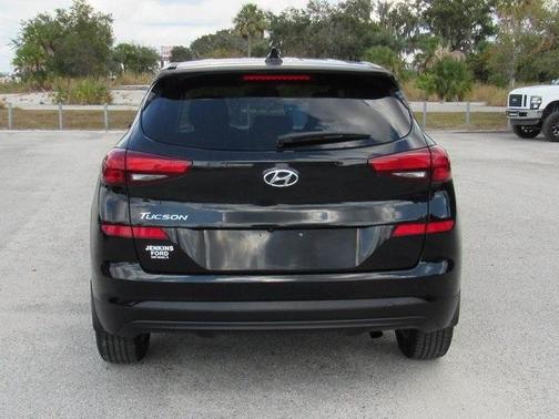 2021 Hyundai TUCSON SE