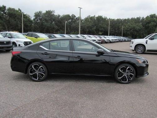 2025 Nissan Altima SR