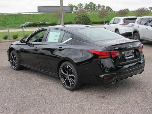 2025 Nissan Altima SR