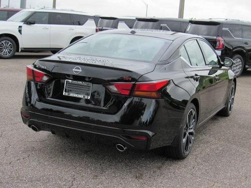 2025 Nissan Altima SR