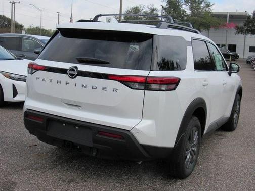 2025 Nissan Pathfinder SV