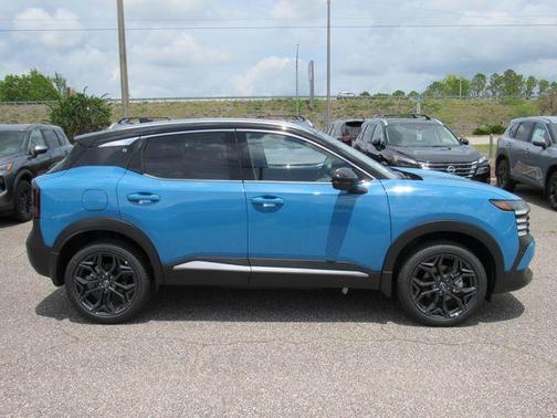 2t Ice Blk Roof 2026 Nissan Kicks SR