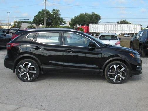 2022 Nissan Rogue Sport SL