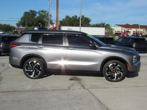 2023 Mitsubishi Outlander SE