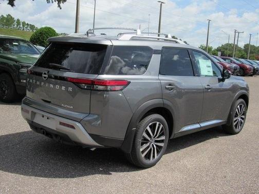 2025 Nissan Pathfinder Platinum