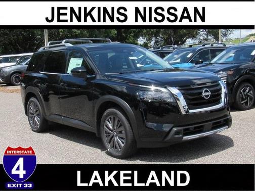 2025 Nissan Pathfinder SL