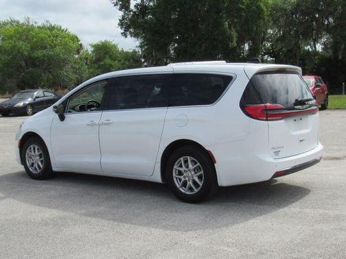 2024 Chrysler Pacifica Touring-L