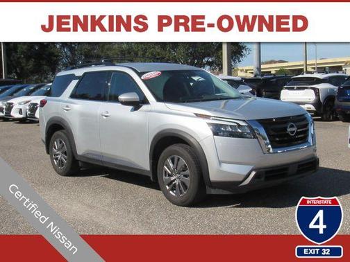 2025 Nissan Pathfinder SV