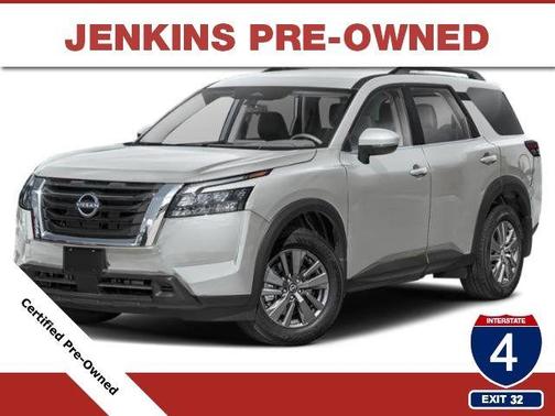 2025 Nissan Pathfinder SV