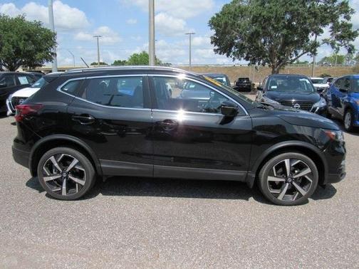 2022 Nissan Rogue Sport SL