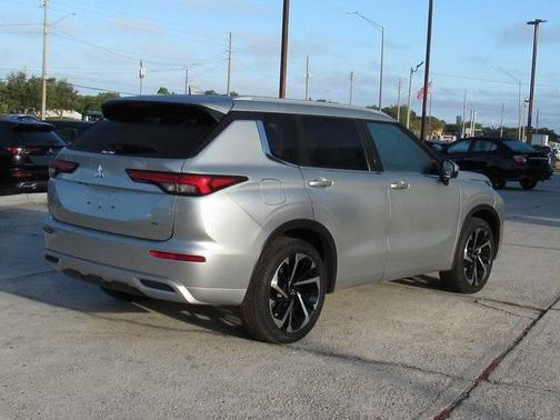 2024 Mitsubishi Outlander SEL