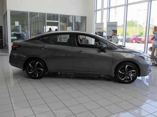 2025 Nissan Versa 1.6 SR
