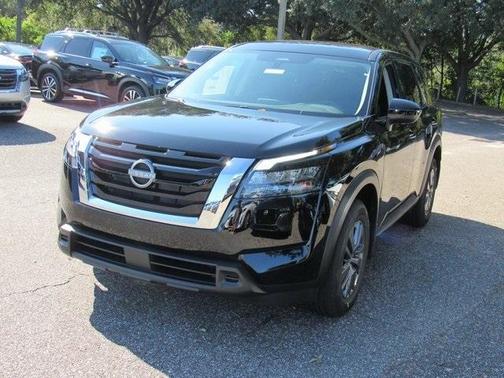 2025 Nissan Pathfinder S