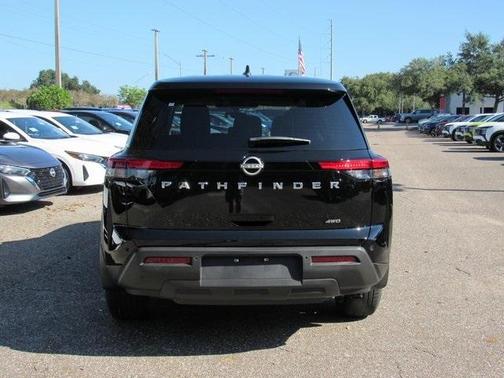 2025 Nissan Pathfinder S